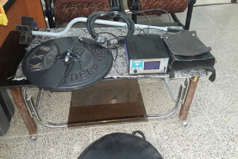 کشف یک دستگاه فلزیاب غیرمجاز در مراغه