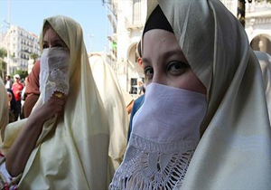 احتمال اجباری شدن سربازی برای زنان الجزایری!