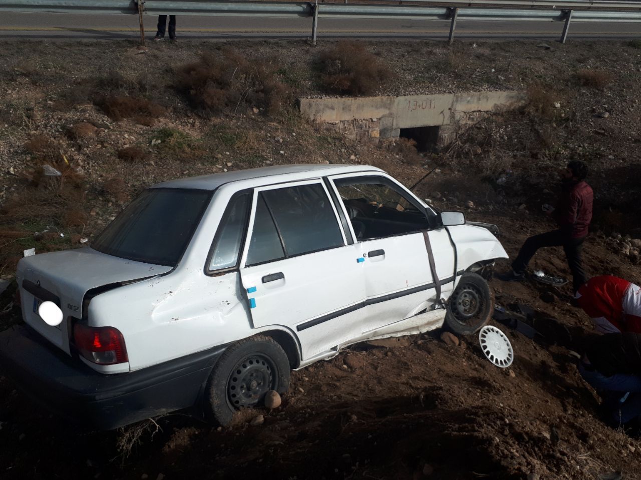 واژگونی خودرو پراید چهار مصدوم بر جای گذاشت