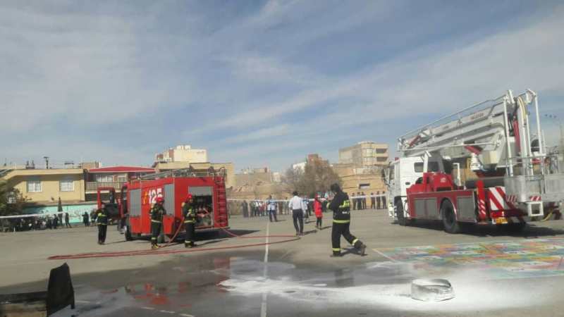 اجرای مانور آمادگی دانش آموزان در برابر حوادث احتمالی از جمله زلزله