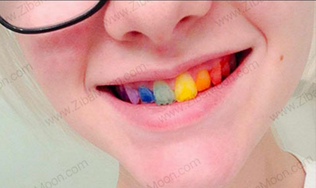دندان&zwnj;های رنگی مد جدید آرایشی+ عکس