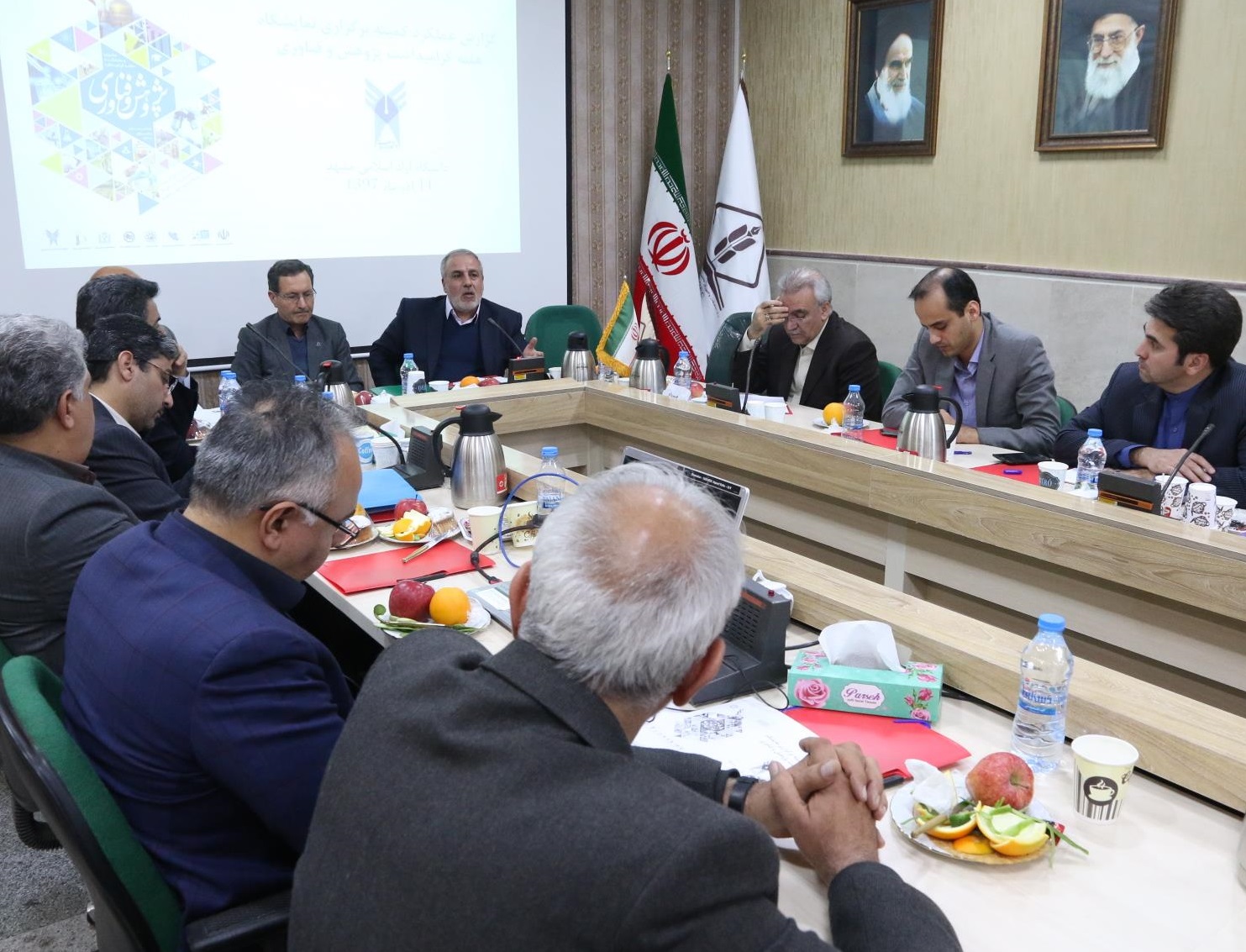 نقش محوری حوزه نخبگانی درگره گشایی مسائل ازصنعت تا تقویت سرمایه اجتماعی/ وضعیت امروز از دوره جنگ نحمیلی سخت تر نیست