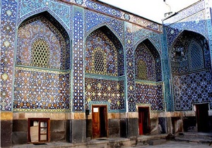 تابلوهای مغازه ها در حریم بقعه شیخ صفی الدین اردبیلی ساماندهی می شود