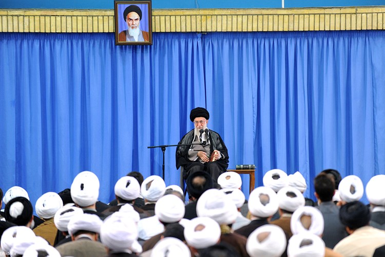 واکنش کاربران به عذرخواهی رهبر انقلاب از طلبه‌ای که با تندی به ایشان اعتراض کرد +تصاویر