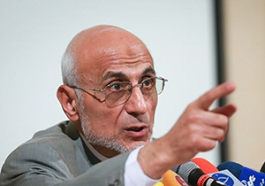 مفاسد مثل موریانه ستون‌های انقلاب را می‌خورند