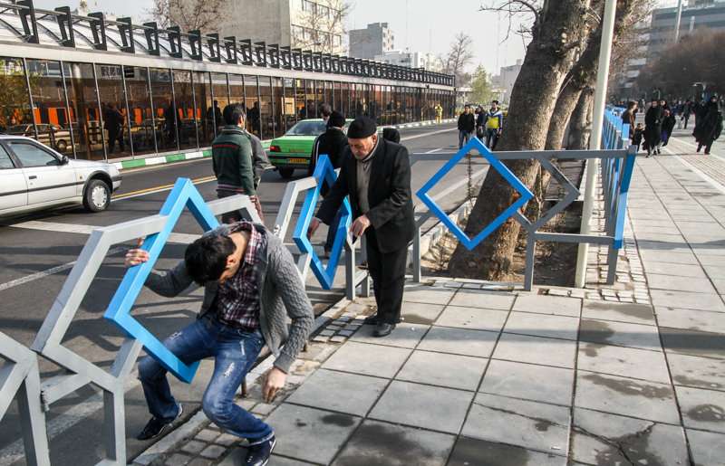 اتمام حجت پلیس؛ نرده&zwnj;های چهارراه ولیعصر برداشته نمی&zwnj;شود