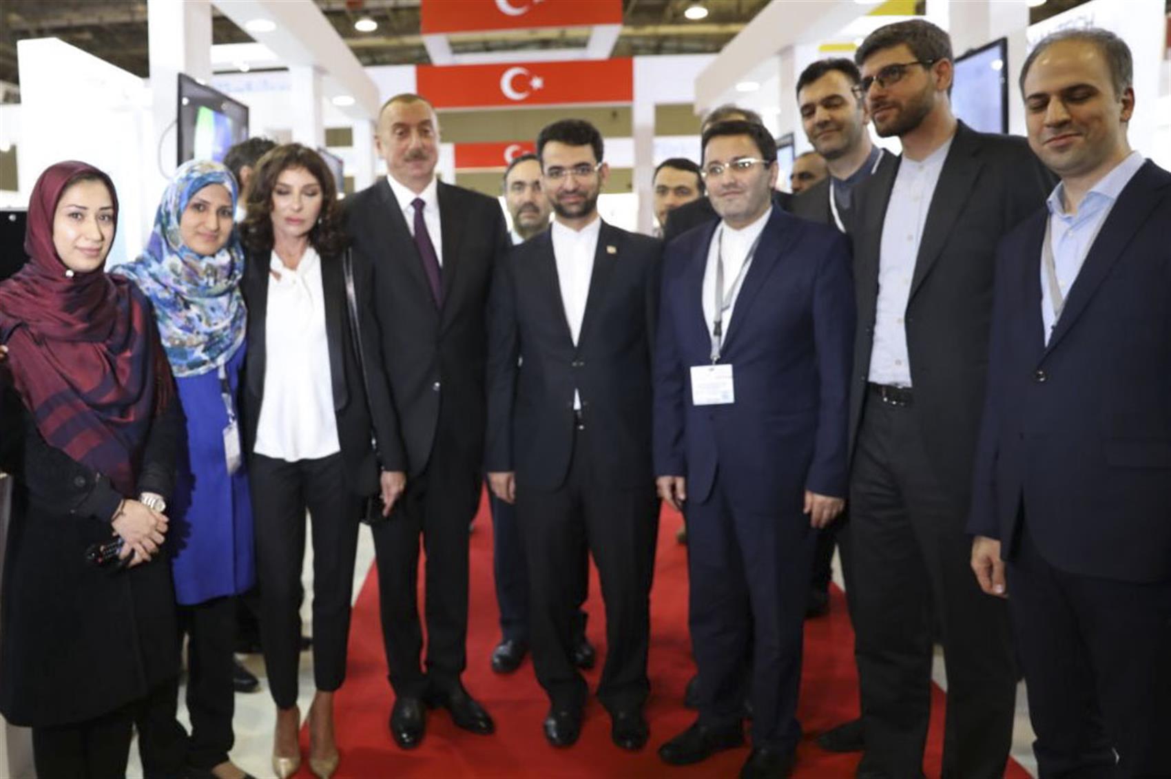 بازدید رییس جمهور آذربایجان از غرفه های ایرانی نمایشگاه باکوتل 2018