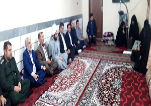 دیدار مسئولان آموزش و پرورش با خانواده شهدا