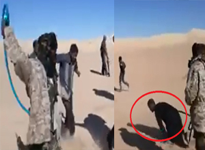 ویدئویی رعب&zwnj;انگیز از شکنجه چند گروگان توسط آدم ربایان در صحرا!