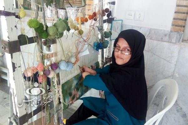 هنرنمایی، بدون انگشت روی دار قالی هنرنمایی، بدون انگشت روی دار قالی