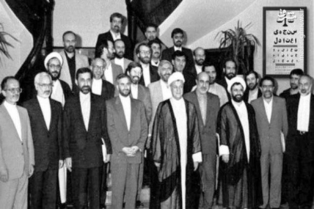 پریشانی &laquo;لیبرال&zwnj;های وطنی&raquo; از عقب&zwnj;نشینی لیبرال&zwnj;های فرانسوی/ حماسه&zwnj;سرایی روزنامه کارگزاران برای &laquo;امانوئل مکرون&raquo;