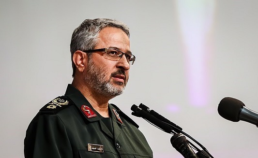 دانشجوی بسیجی در برابر تروریسم اقتصادی غرب قد علم می&zwnj;کند