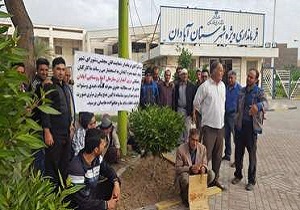 تجمع مقابل فرمانداری راهی برای مطالبه حقوق کارگران