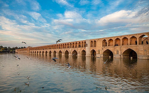 وضع زاینده رود و تامین آب اصفهان سال&zwnj;ها مورد غفلت قرار گرفته است