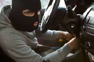 اعتراف باند سرقت محتویات خودرو‌ها در دلیجان به ۴۰ فقره سرقت