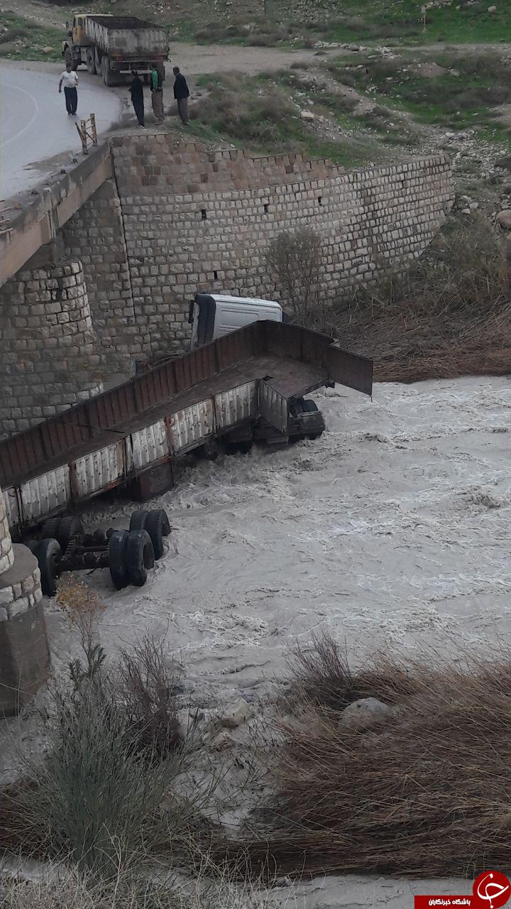 سقوط تریلی به رودخانه 