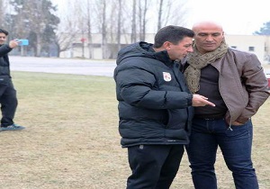 چشم منصوریان و قلعه نویی به بازیکنان استقلال!
