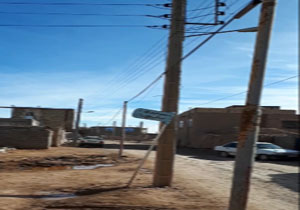 تیرهای برق در وسط خیابان!! + فیلم