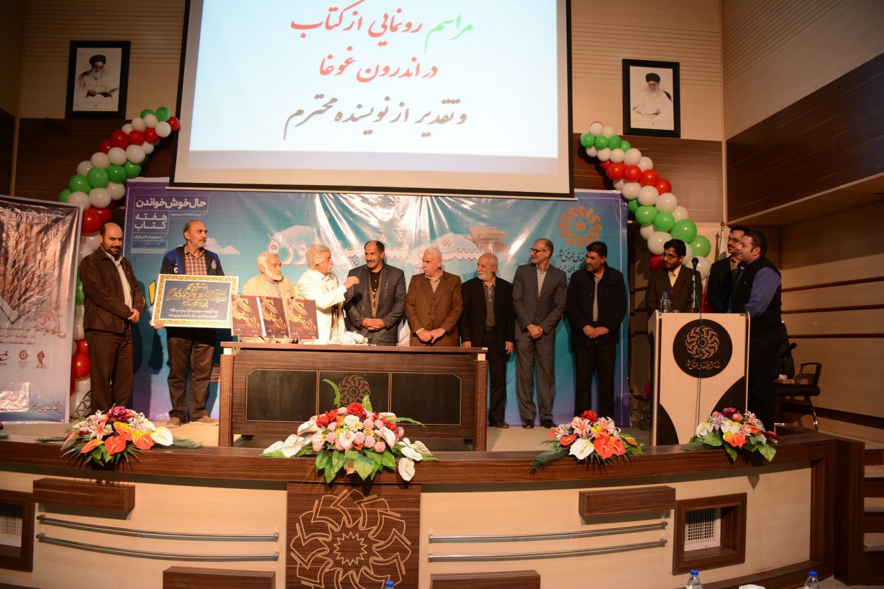 هنرمندان به تفاوت بین هنر غربی و هنر دینی توجه کنند