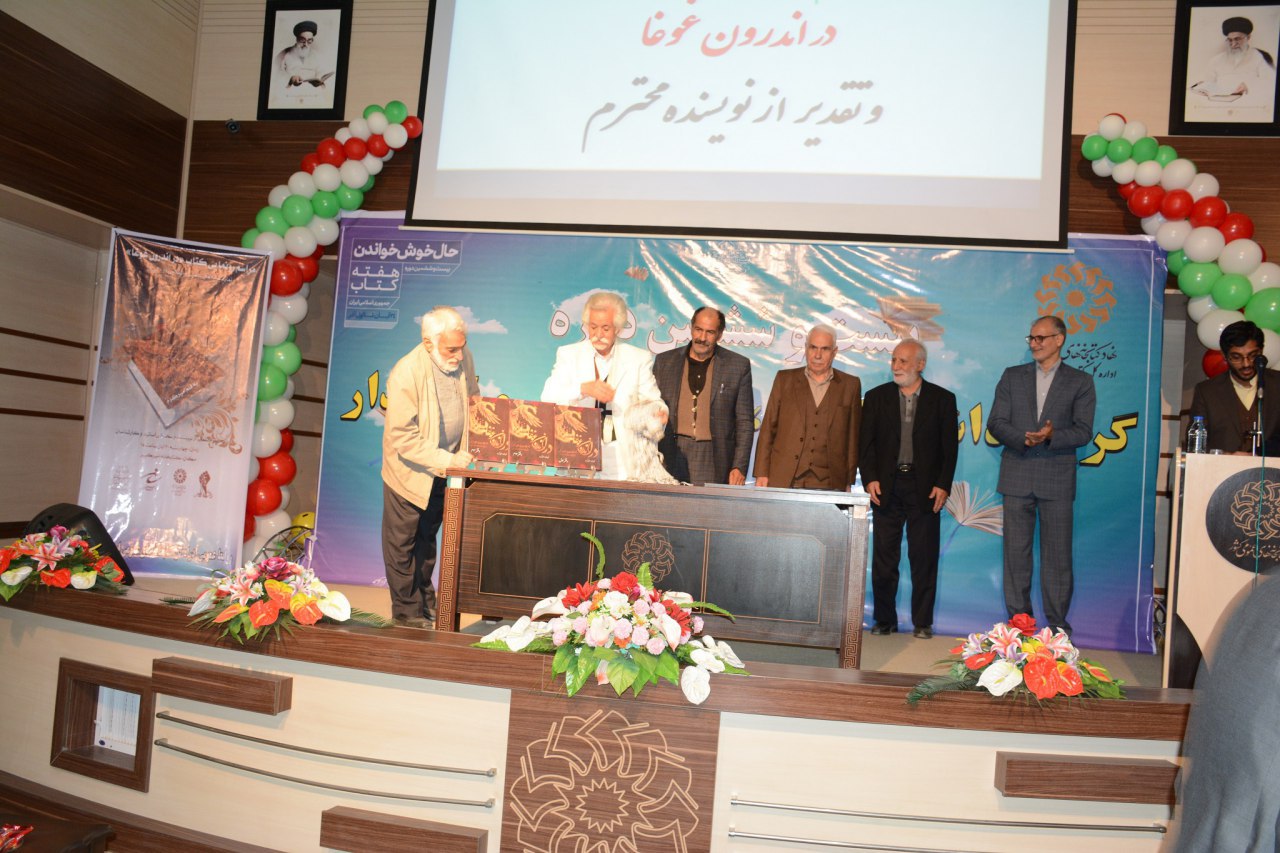 هنرمندان به تفاوت بین هنر غربی و هنر دینی توجه کنند
