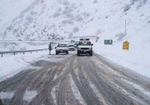 جاده های کردستان همچنان لغزنده است / اختلال در تردد‌ها  به دلیل مه و یخ زدگی در جاده‌ها