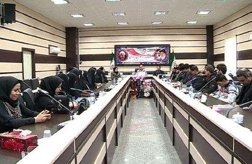 پاسخ فرماندار خنداب به دانشجویان درکرسی آزاد اندیشی