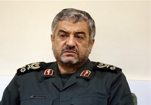 اینکه آمریکا با خروج از برجام ایران را پای میز مذاکره برگرداند، یک خیال است/ در مقابل آمریکا تسلیم نمی‌شویم