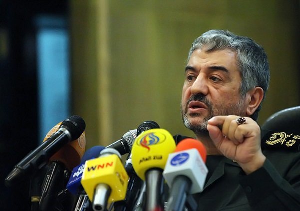 اینکه آمریکا با خروج از برجام ایران را پای میز مذاکره برگرداند یک خیال است/آمریکا رو به افول
