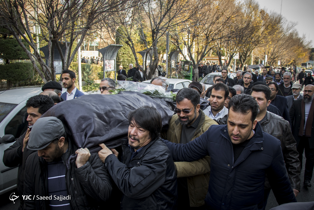 پیکر احمدرضا دالوند در قطعه هنرمندان آرام گرفت