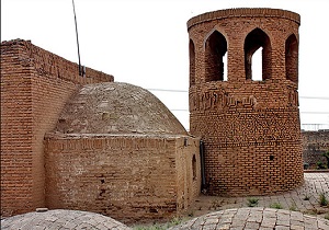 بی‌توجهی به مسجد تاریخی "سرخ" در ساوه + فیلم