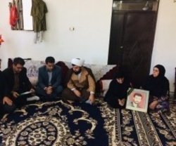 دیدار با خانواده شهدا و ایثارگران یک وظیفه است