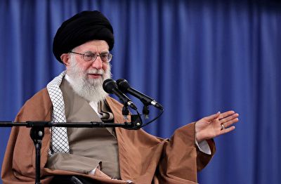 رهبر انقلاب: مسئولان مراقب باشند تا فریب زبان بازی دشمن را نخورند + فیلم