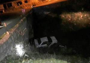 زخمی شدن ۵ نفر در حادثه سقوط خودرو به دره کلاردشت +تصاویر