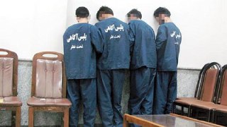 با کشف سه قطعه سنگ الماس، تلاش برای کشف الماس ۵۰ قیراطی کماکان ادامه دارد.