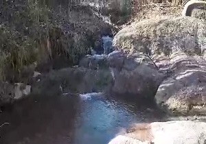 چشمه زیبا در طبیعت روستای "مرشون" + فیلم