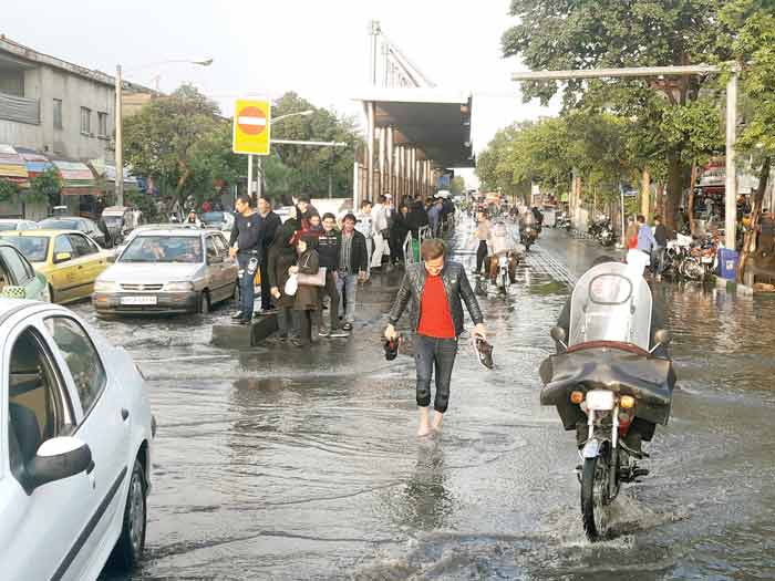 خیابانی که سطلی را در خود جای نداده / تجمع  زباله های بی سطل یکی از بزرگترین مشکلات شهروندان خیابان ولیعصر