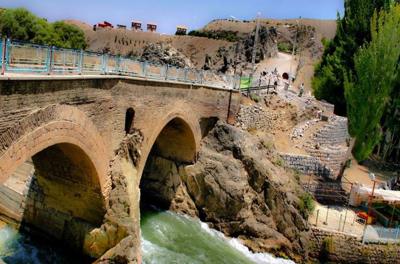 گذری بر پل تاریخی زمان خان چهارمحال و بختیاری +تصاویر