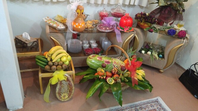 چرا برای عروس شب چله ای می بریم /طَبَق پیش کشی شب یلدا برای  تازه عروس