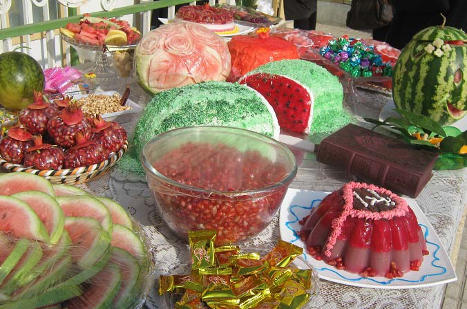 چرا برای عروس شب چله ای می بریم /طَبَق پیش کشی شب یلدا برای  تازه عروس