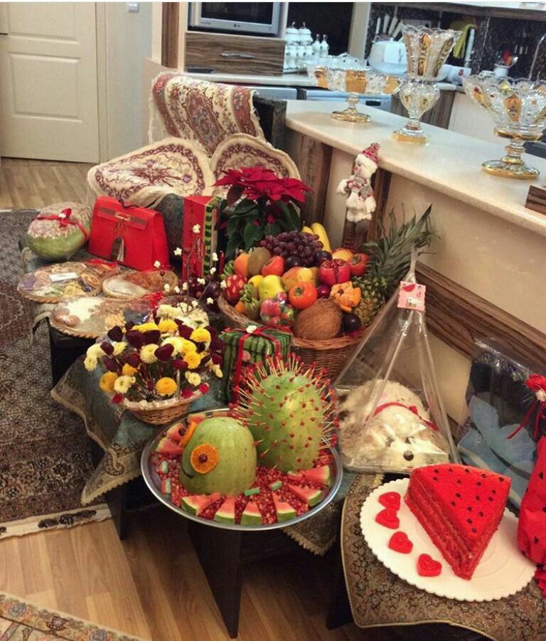 چرا برای عروس شب چله ای می بریم /طَبَق پیش کشی شب یلدا برای  تازه عروس
