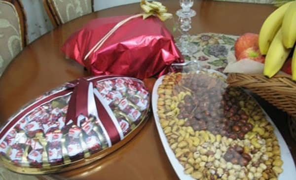 چرا برای عروس شب چله ای می بریم /طَبَق پیش کشی شب یلدا برای  تازه عروس