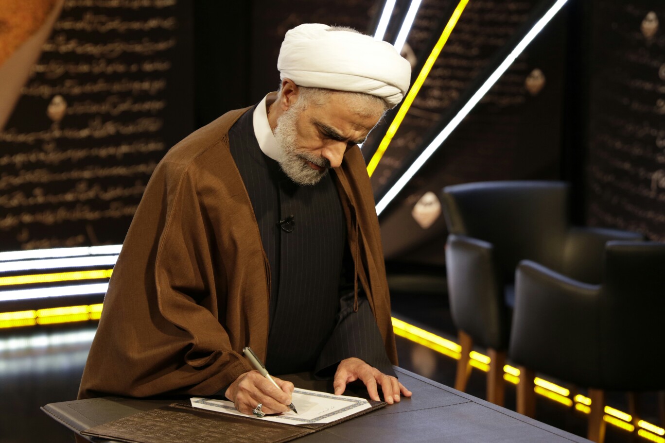 نگه&zwnj;داشتن فنر نرخ ارز و روی کار آمدن دولت ترامپ، باعث مشکلات ارزی امسال شد// لوایح FATF باید در مجمع تشخیص تایید شود؛ چاره&zwnj;ای نداریم!