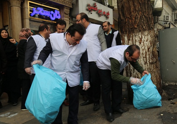 خیابان ولیعصر، محروم از وجود سطل زباله! / وقتی کمپین&zwnj;ها دردی از آلودگی شهر دوا نمی&zwnj;کنند