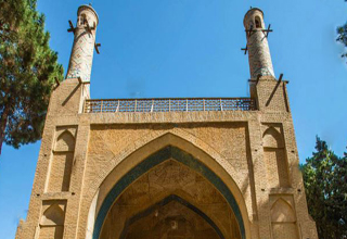 منارجنبان خسته از تکان&zwnj;های شدید