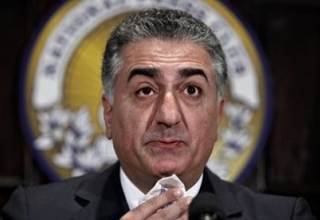 گنده&zwnj;گویی رضاربع&zwnj;پهلوی: ایران را تحریم کنید و پولش را به ما بدهید