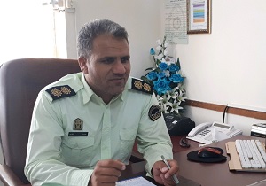 امداد رسانی پلیس به ۳ خودروی گرفتار در کویر