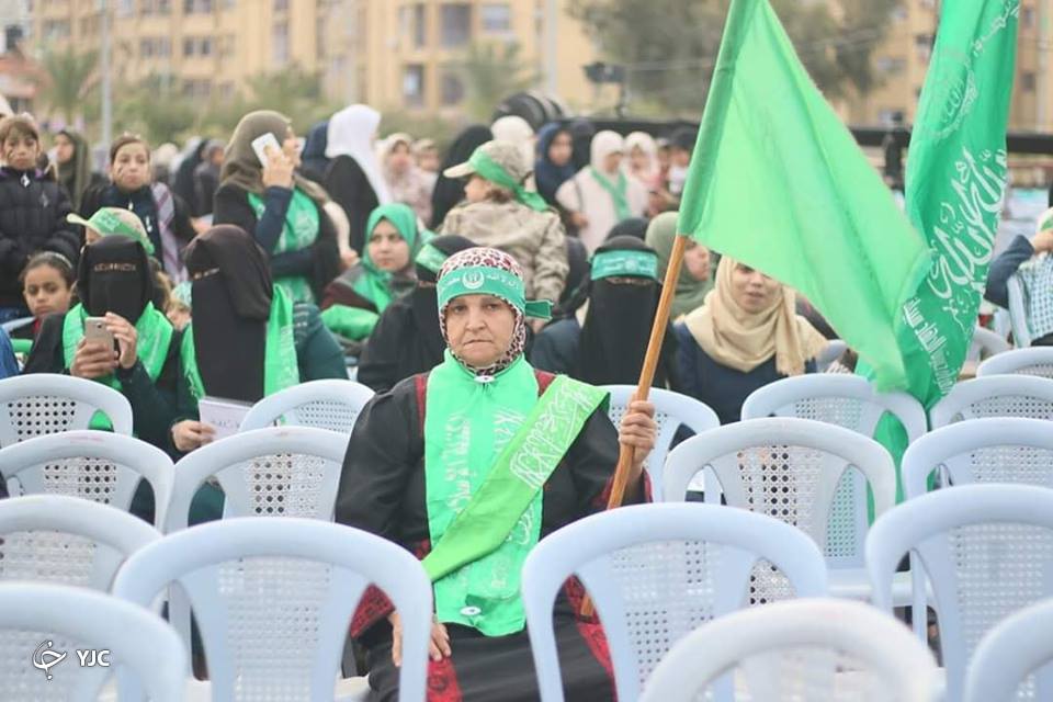 مشارکت گسترده فلسطینی ها در میدان الکتیبه به مناسبت سالگرد تأسیس حماس