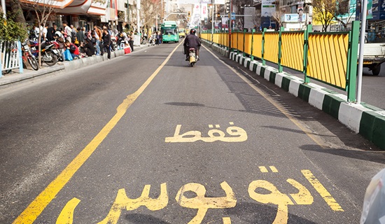 تردد موتورسیکلت‌ها و خودرو‌ها در خطوط ویژه ممنوع است