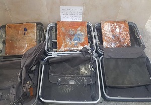 کشف ۱۶ کیلوگرم تریاک از چمدان دو مسافرخروجی توسط ماموران گمرک