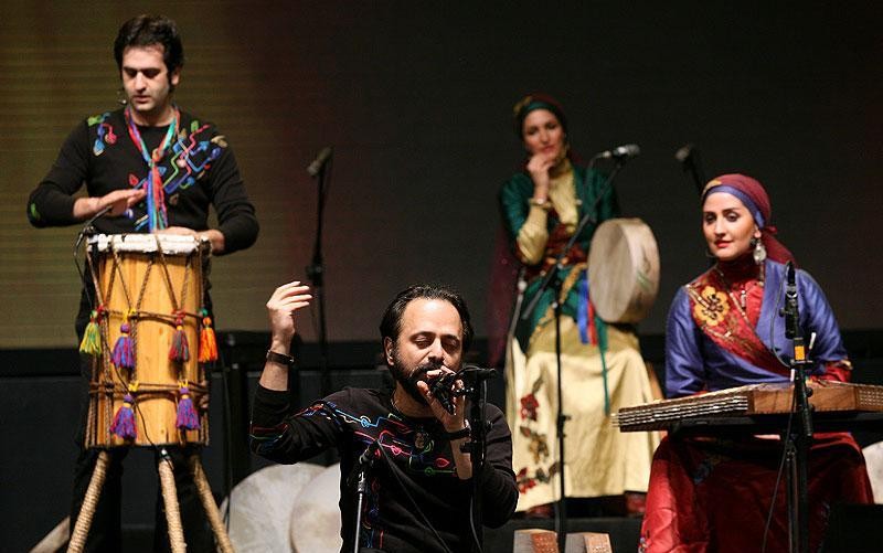 اجرای گرم گروه رستاک در یک شب سرد زمستانی